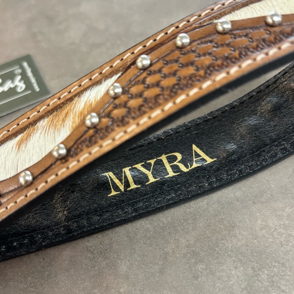 Myra Bag Bronco Wave Handtooled Leather Keyfob In Oakwood Amber - Picture 2 of 4